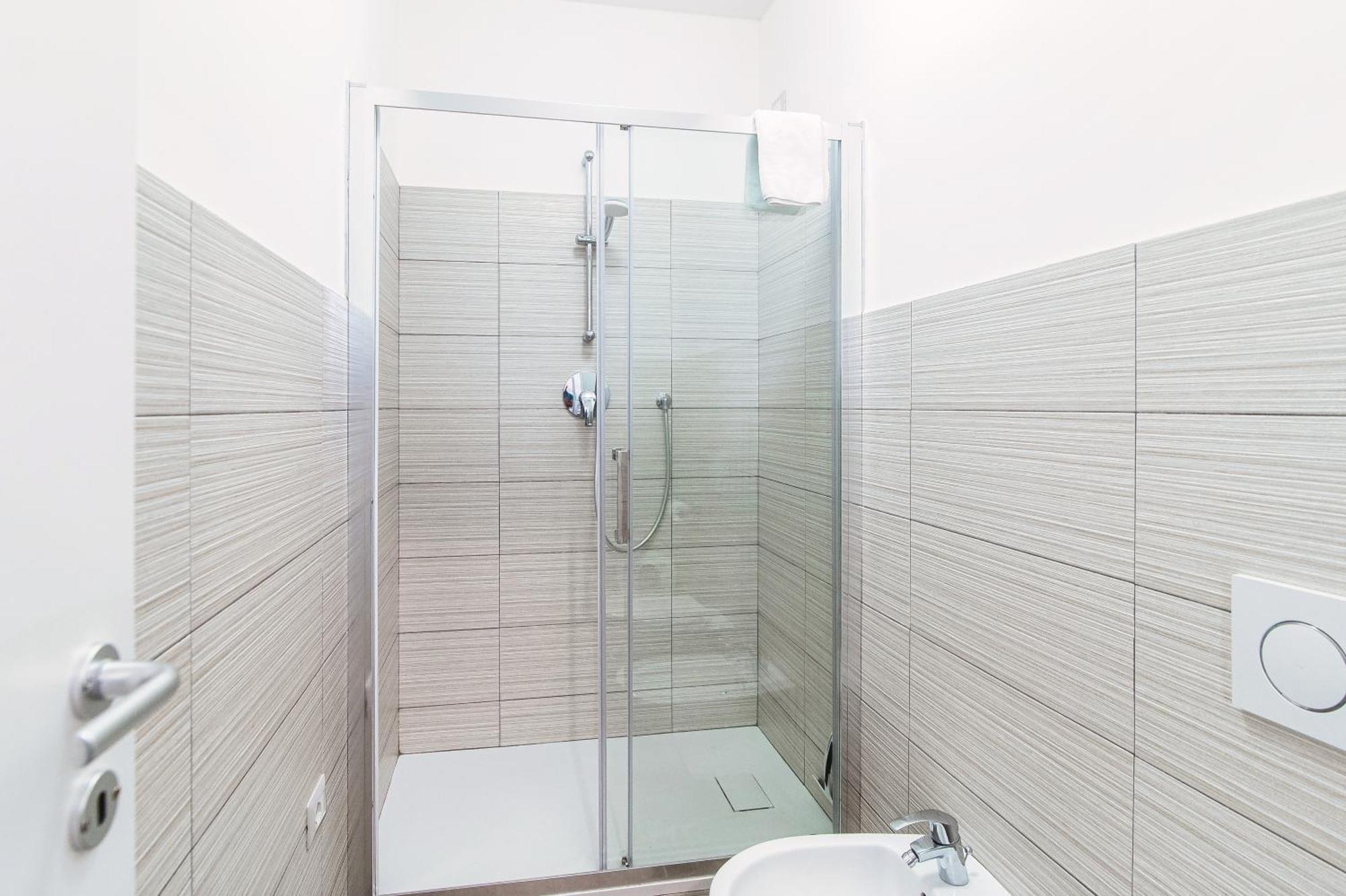 Casa Giulini - The House Of Travelers Apartment โกโม ภายนอก รูปภาพ